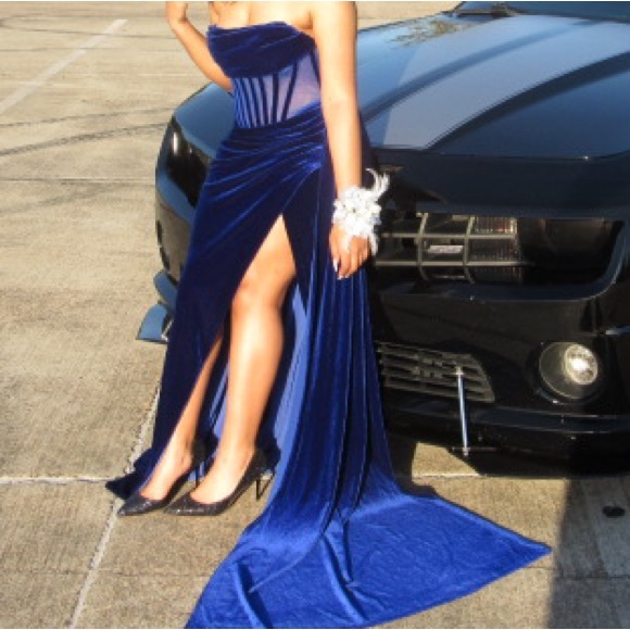 PROM DRESS - Picture 1 of 4